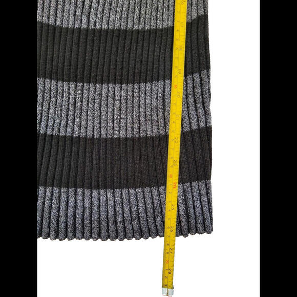 True Rock Ladies Gray Black Sweater Oversized Collar Buttons F (XS) Juniors - Picture 7 of 7